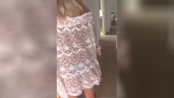 Scopata con bionda italiana tettona in vacanza
